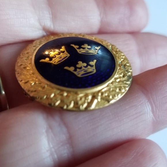 Vintage brooch Sporrong Sweden blue enamel gold tone three crown pin - Picture 10 of 16